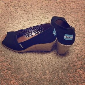 Like new black TOMS wedges